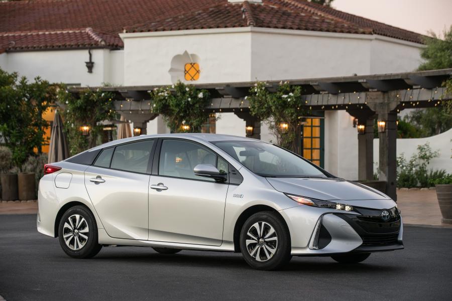  Toyota Prius Prime 2016 года  (NA) (фото 24 из 55)